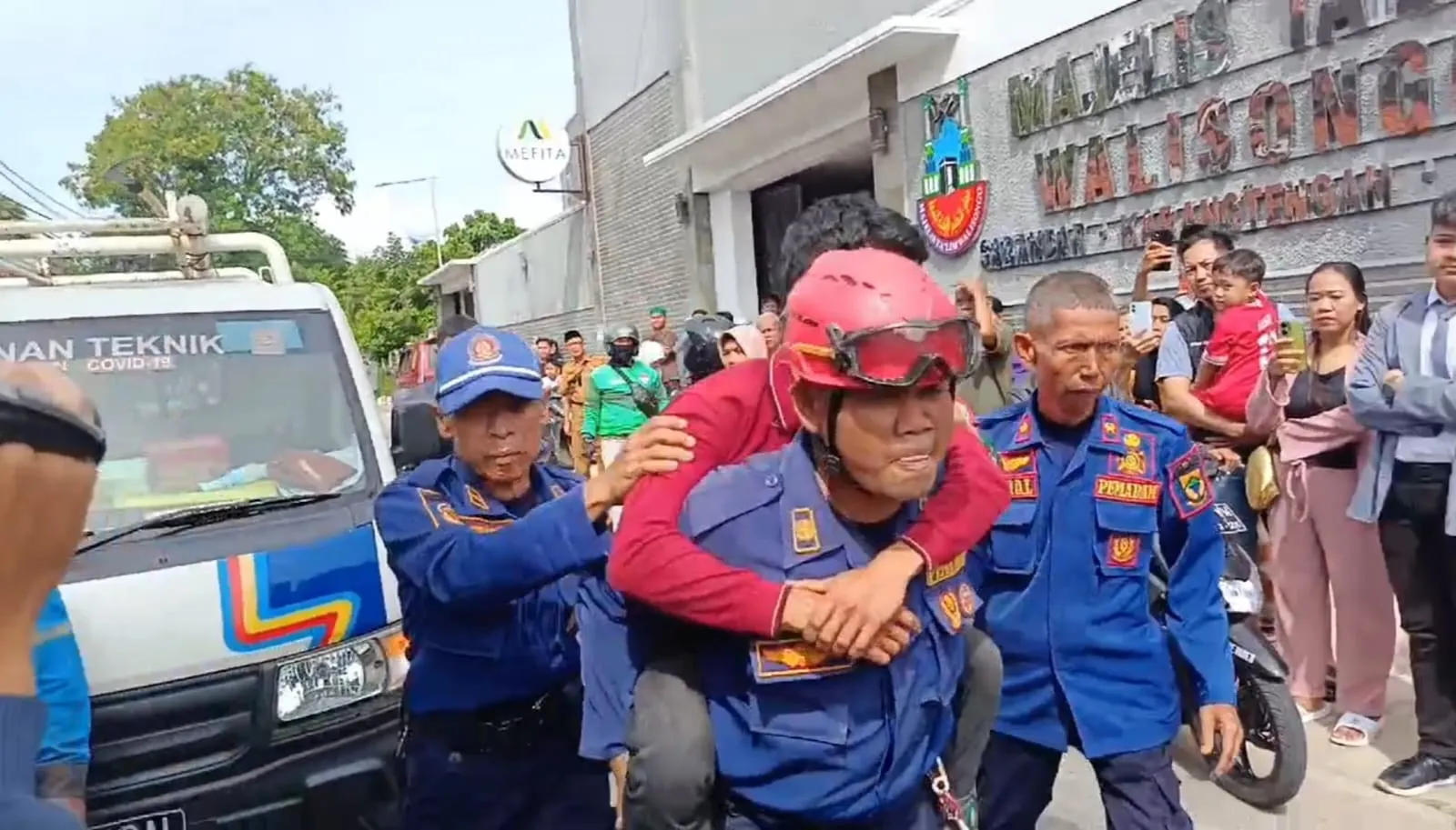 Pria di Cianjur Tersengat Listrik Saat Perbaiki Rumah, Alami Luka Bakar Ringan