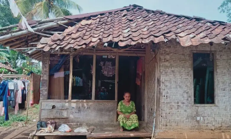 Prihatin! Pasutri Tunanetra di Cianjur Tinggal di Rumah Tak Layak Huni