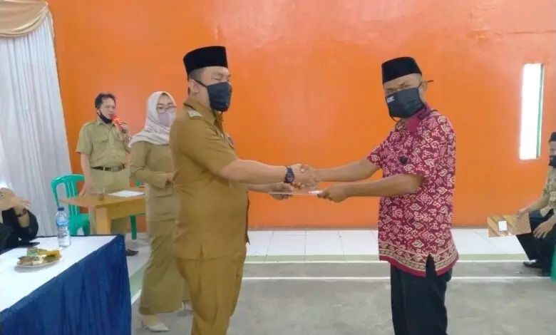Puluhan Ketua RT dan RW di Warungkondang Dilantik