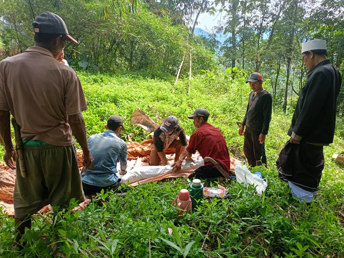 Puluhan Makam di Cianjur Selatan Dipindahkan Akibat Longsor dan Pergerakan Tanah