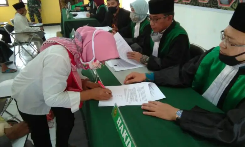 Puluhan Pasutri di Cikalongkulon dan Mande Ikut Isbat Nikah