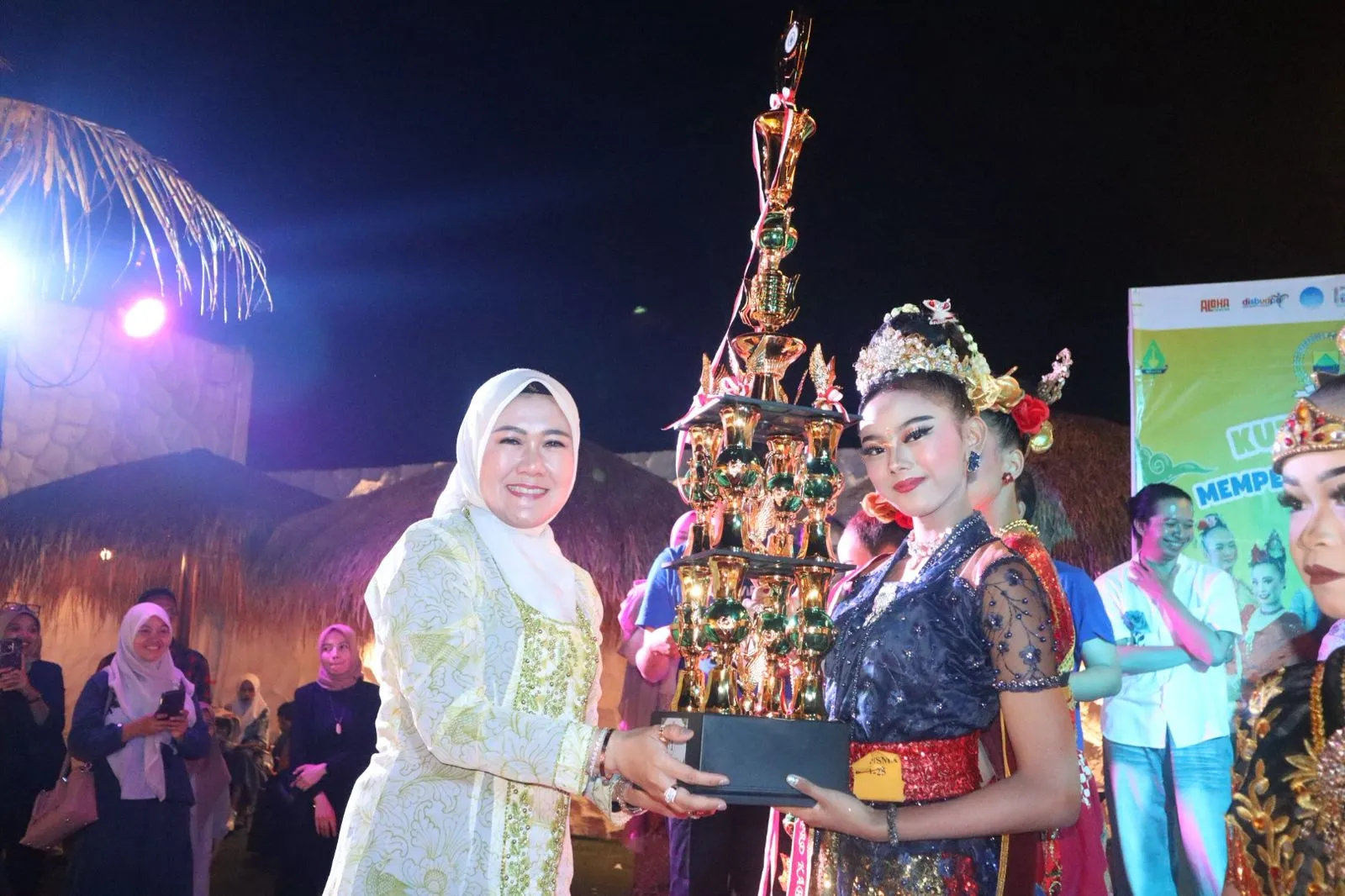 Puluhan Peserta Ikuti Pasanggiri Tari Mimitran 2025 Piala Ketua DPRD Cianjur, Metty Triantika: Wujud Nyata Seni Budaya