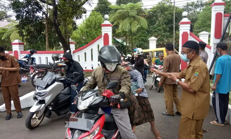 Puluhan Warga Cipanas yang Belum Divaksin Terjaring Operasi Yustisi