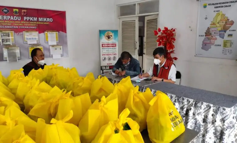 Puluhan Warga Ciranjang yang Jalani Isolasi Mandiri Dapat Paket Sembako