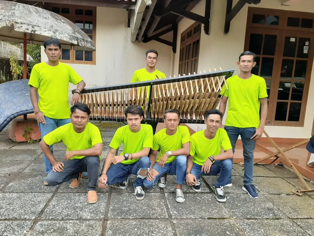 Q Sumy Angklung Setia Lestarikan Musik Tradisional Jawa Barat
