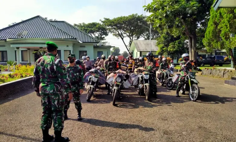 Ratusan TNI-Polri Terjun ke Masyarakat Bagikan Sembako Pakai Sepeda Motor