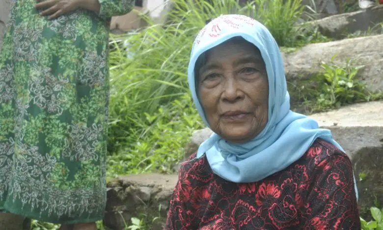 Rawat Cucu Sendirian, Rumah Hancur Tertimpa Pohon, Dedah Berharap Bantuan