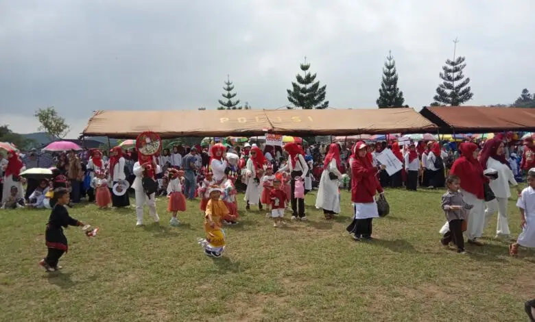 Rayakan HUT RI ke-77 dan Hari Anak Nasional, PAUD Kecamatan Cipanas Gelar Karnaval