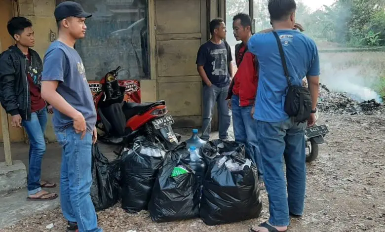 Razia di Sukaluyu, Polisi Temukan Ratusan Kantong Miras Oplosan