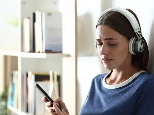 Rekomendasi Lagu Galau Saat Kamu Putus Cinta dan Down
