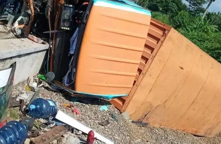 Rem Blong, Truk Kecelakaan di Bangbayang, Terguling di Jalur Penyelamat