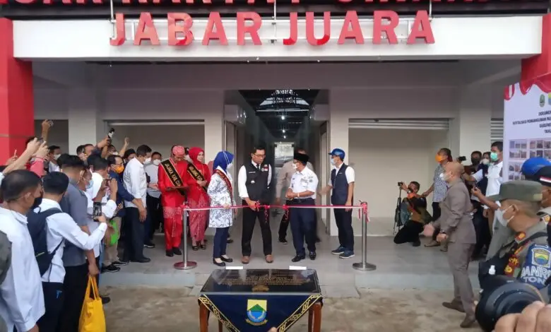 Resmikan Pasar Rakyat Jabar Juara, Ridwan Kamil Bagikan THR Sepeda
