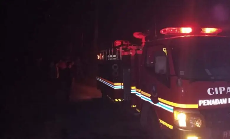 Ribuan Meter Lahan di Sindangbarang dan Sukaresmi Terbakar