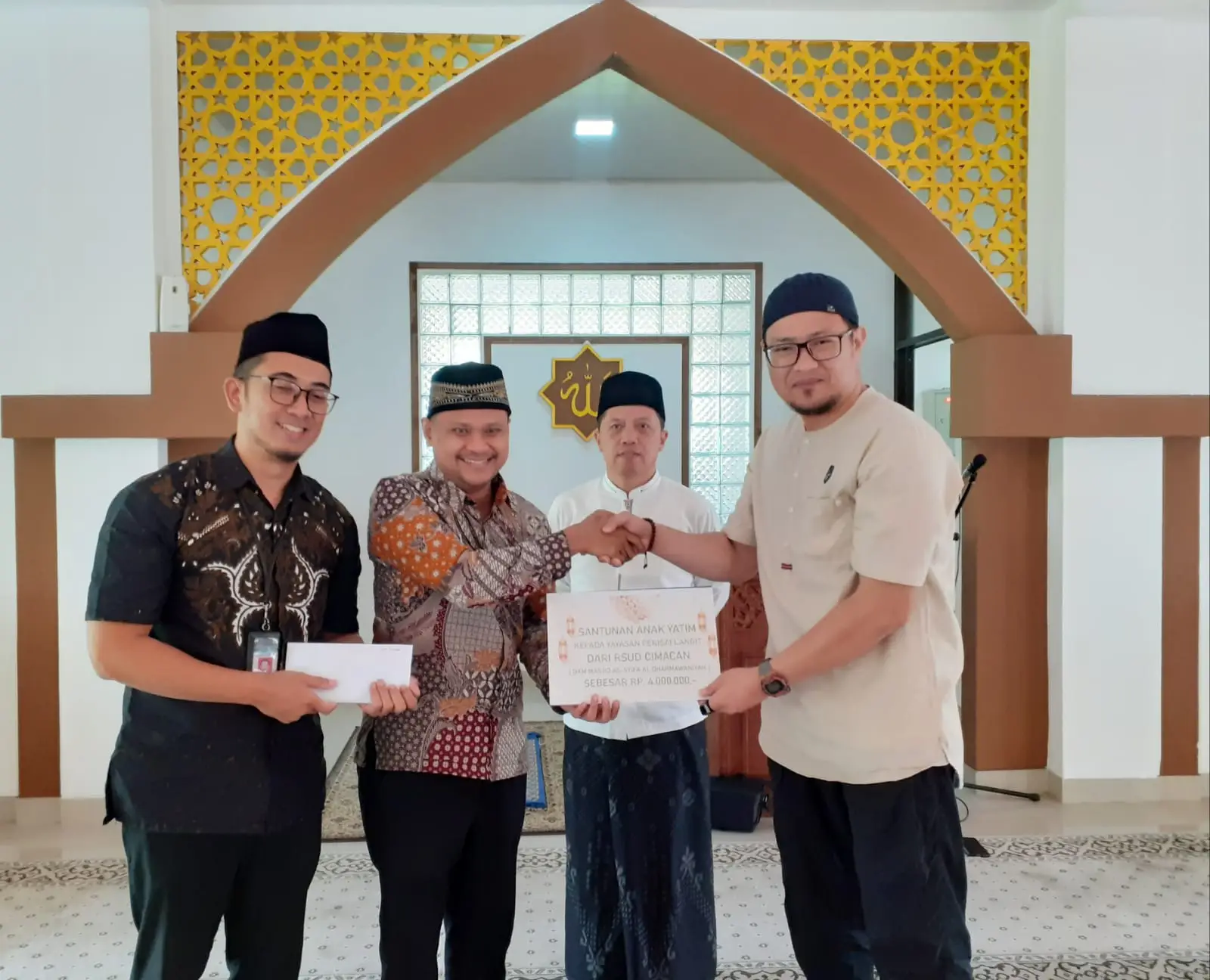 RSUD Cimacan Tebar Kebahagiaan di Bulan Ramadhan, Santuni Puluhan Anak Yatim dan Jompo