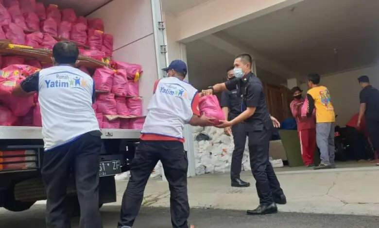 Rumah Yatim dan BJB Sebar 1000 Paket Sembako di Cianjur
