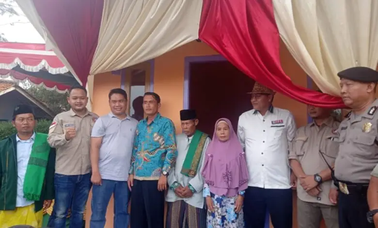 Rumahnya Diperbaiki, Muazin di Ciranjang Ini Gembira
