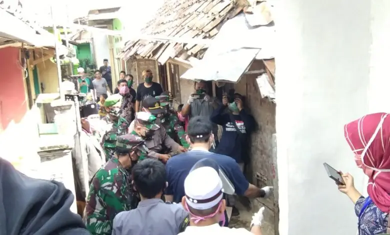 Rutilahu di Cilaku Dirobohkan, Dibangun Rumah Layak dengan Bata Plastik