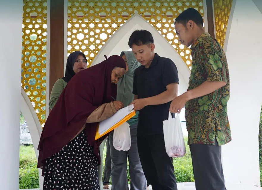 Saling Beri Manfaat Warga Sekitar, DKM As-Syifa RSUD Cimacan Bagikan Ratusan Kantong Hewan Kurban