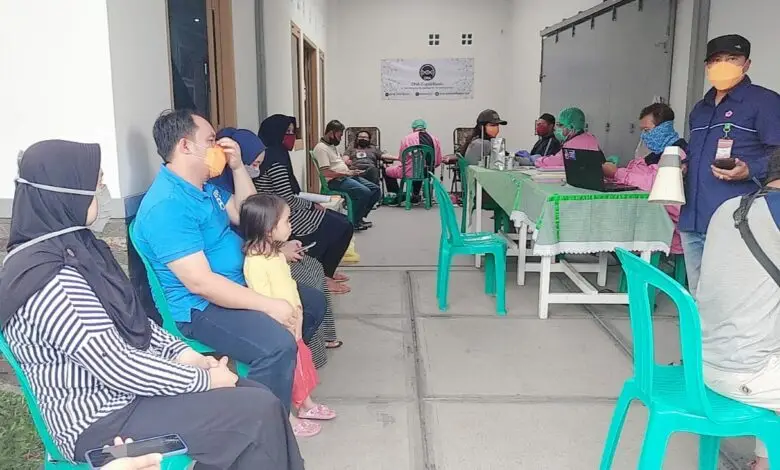 Salut, Puluhan Warga Antusias Donor Darah di Tengah Pandemi Corona