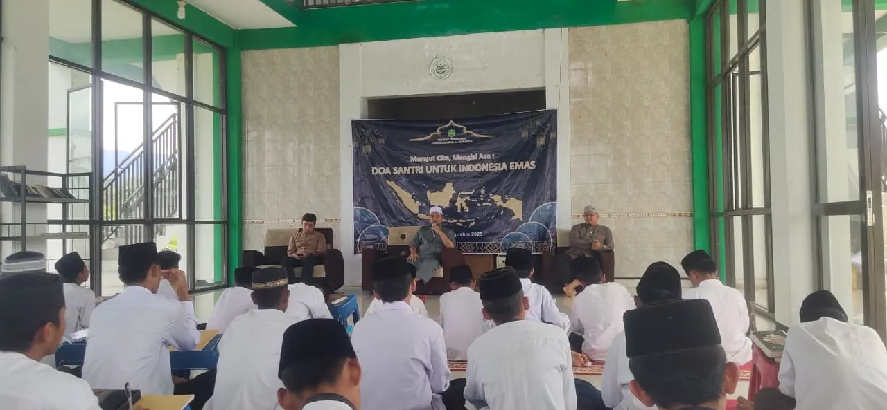 Sambut Indonesia Emas 2045, Ratusan Santri Ponpes Darussalamah Al-Mubarok Cianjur Gelar Doa Bersama