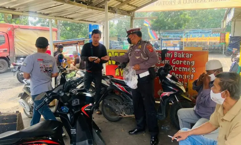 Sat Lantas Polres Cianjur Berikan Pembinaan Kepada Komunitas Ojek di Cianjur