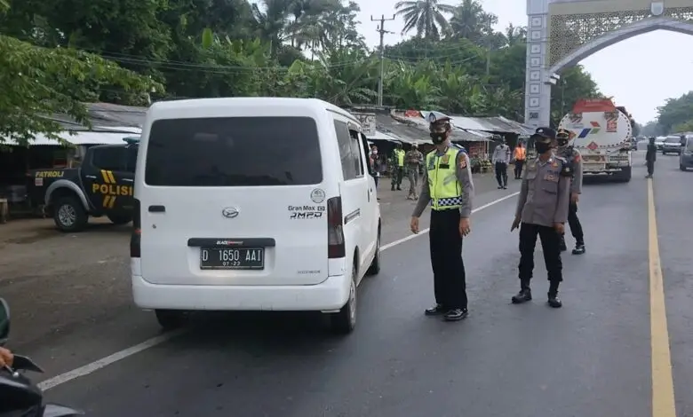 Satgas Covid-19 Gelar Operasi Yustisi di Perbatasan Cianjur - Bandung Barat