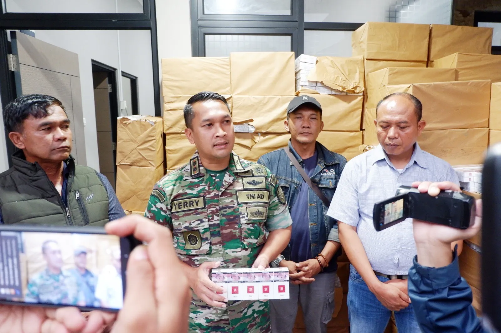Satgas Gabungan TNI Bongkar Peredaran 24 Ribu Bungkus Rokok Ilegal di Cianjur