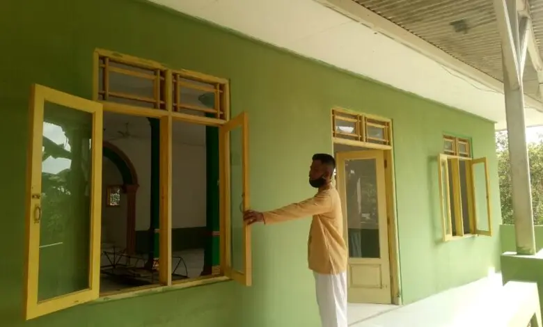 Satgas TMMD Renovasi Masjid di Kampung Sinarlayung