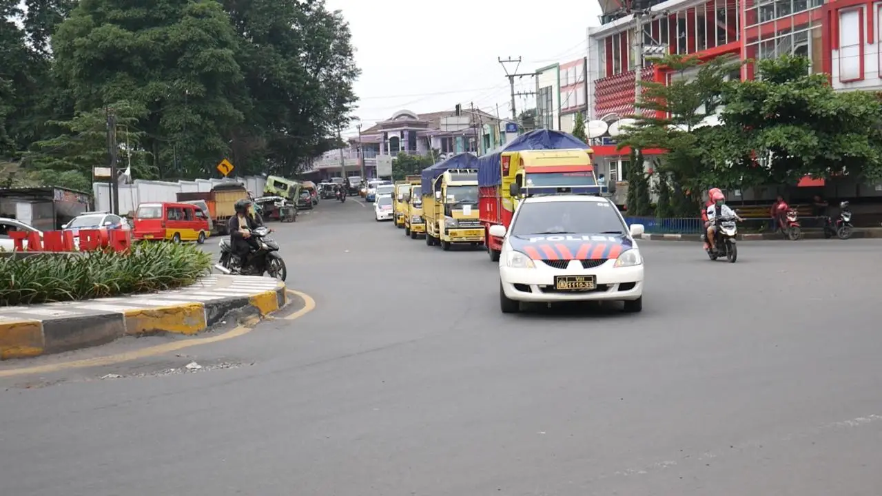 Satlantas Kawal Armada Sembako dan Kunjungi Pool Bus