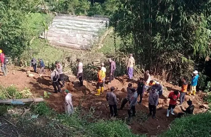 Satu Jasad Belum Ditemukan Saat Longsor di Cipanas, Petugas Turun Lagi