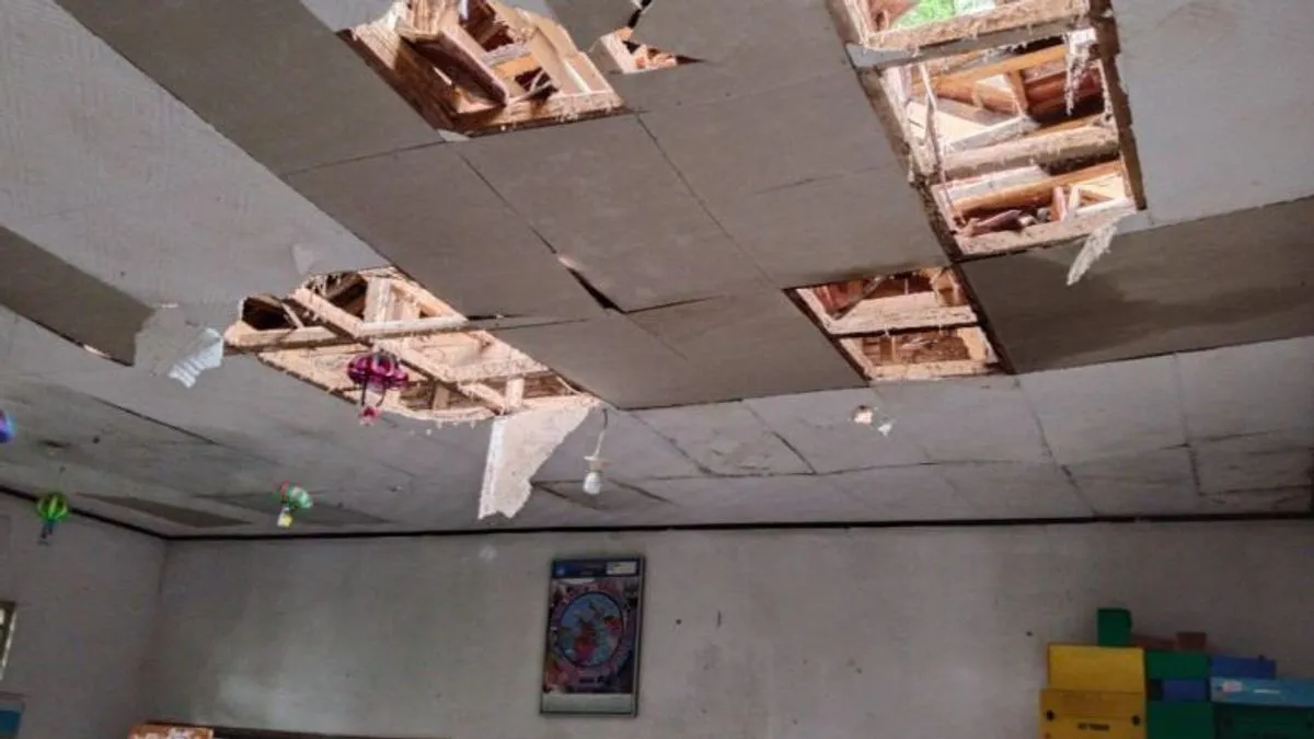 SDN Mayak 3 yang Ambruk Akibat Hujan dan Angin Kencang, Pemkab Cianjur Siap Lakukan Perbaikan