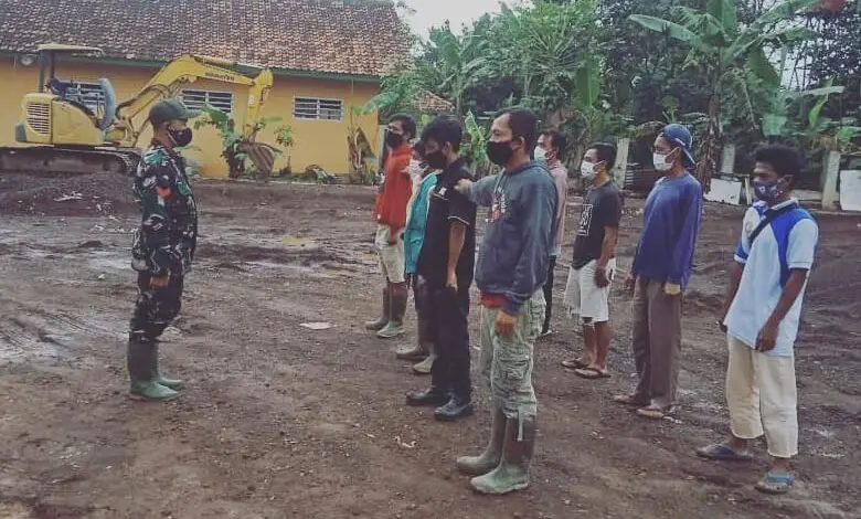 Sebelum Kerja Bakti, Satgas TMMD ke-111 Ingatkan Pentingnya Protokol Kesehatan