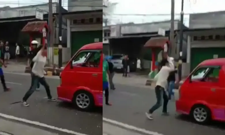 Sebuah Angkot di Cianjur Dirusak Sekelompok Pemuda, Pecahan Kaca Berserakan di Jalan