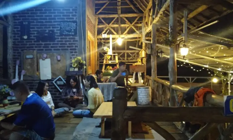 Secret Garden, Tempat Makan Minum dengan Suasana Alam