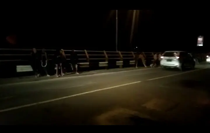 Sekelompok Pemuda Perang Sarung di Perbatasan Cianjur - KBB