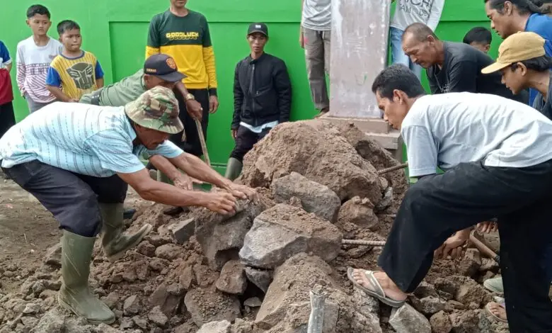 Sempat Diblokir, Kini Akses Jalan di Kavling Sirnagilih Dibongkar Warga
