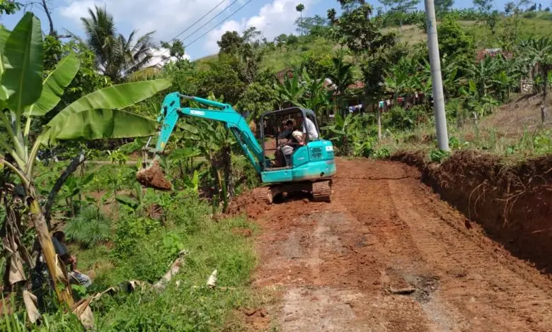 Sempat Tertutup Longsor, Jalan Cibeunying Sudah Bisa Dilintasi