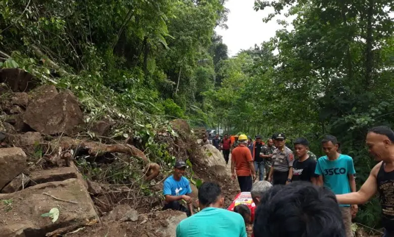 Sempat Tertutup Longsor, Jalur Kadupandak Sudah Bisa Dilintasi
