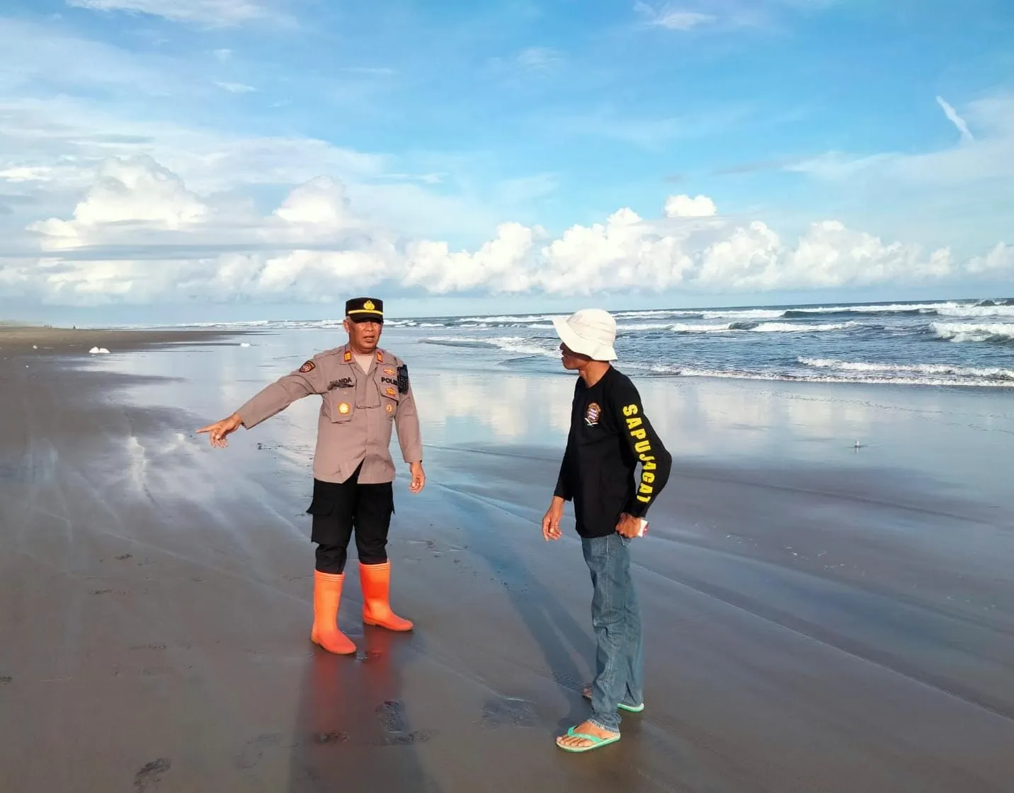 Seorang Nelayan di Pantai Agrabinta Hilang Usai Dihantam Ombak Besar