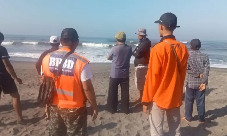 Seorang Nelayan Hilang Tenggelam Saat Menjaring Ikan di Pantai Cikole Cidaun
