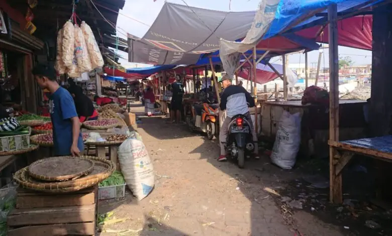 Serbuan Lalat di Pasar Ciranjang Bikin Pusing Pedagang.