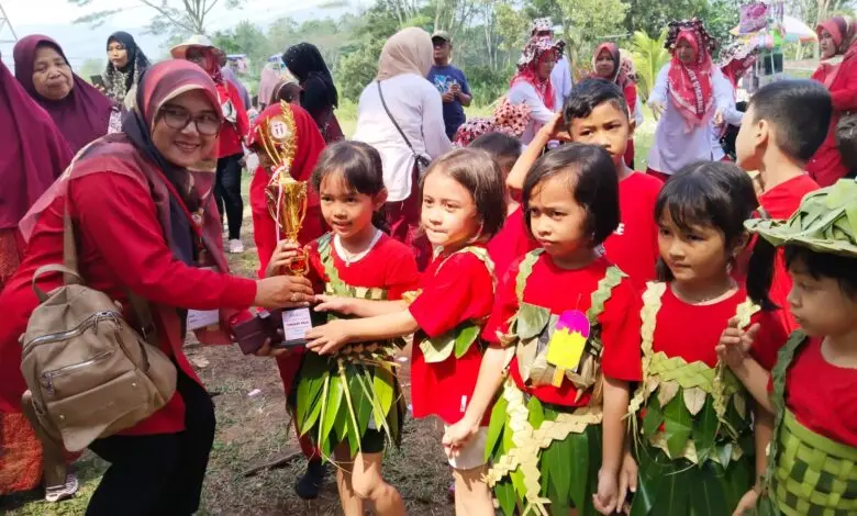 Seribu Peserta Orangtua dan Murid PAUD Ikuti Karnaval Sambut Hari Jadi Cianjur
