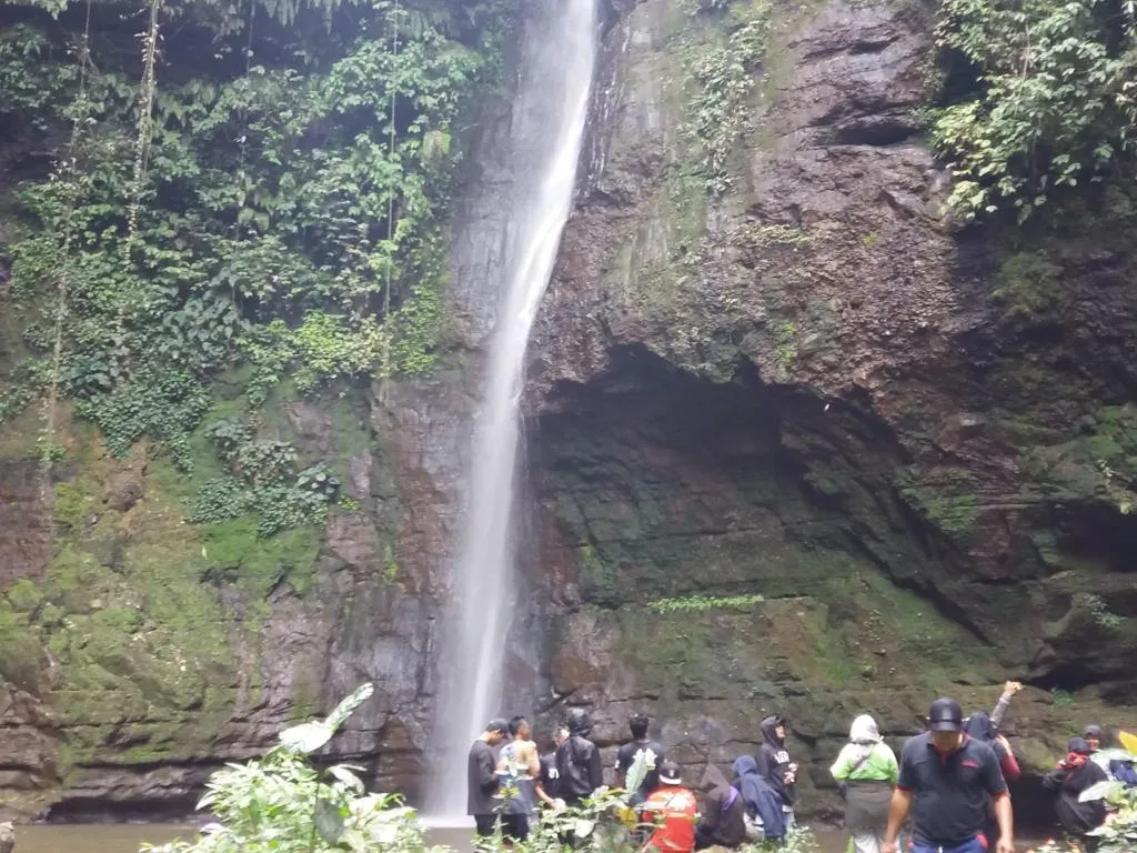 Serunya Trekking ke Curug Lalay, Wisata di Perbatasan Bogor dan Karawang yang Indah dan Adem