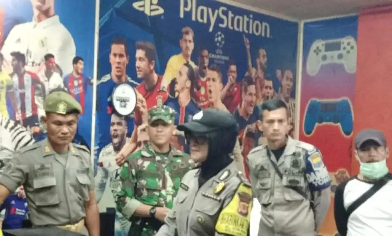 Sidak Warnet dan Rental PS, Sejumlah Pelajar Asyik Bermain