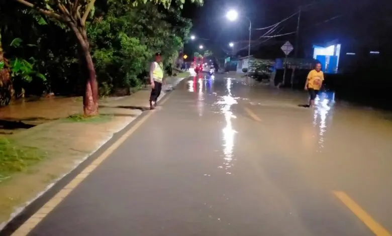 Sindangbarang Cianjur Diterjang Banjir, Sungai Meluap Empat Meter