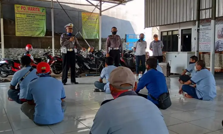 Sopir dan Kondektur Bus Mendapat Pelatihan dan Insentif