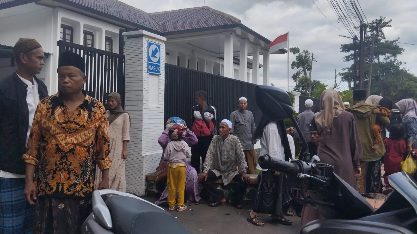 Sosok Ustaz CMZ yang Dipenjara, Warga Kehilangan Pemuka Agama Andalannya