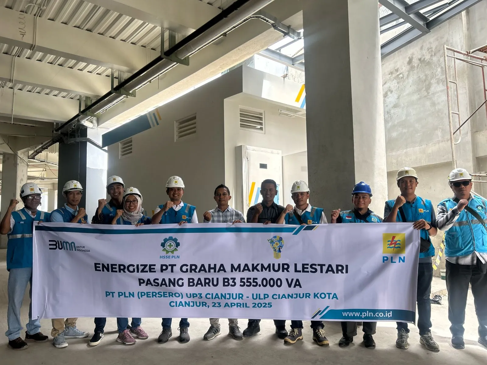 Srikandi PLN Warnai Penyambungan Listrik Pelanggan Tegangan Menengah: Kartini Masa Kini Hadir untuk Ketahanan Energi Bangsa