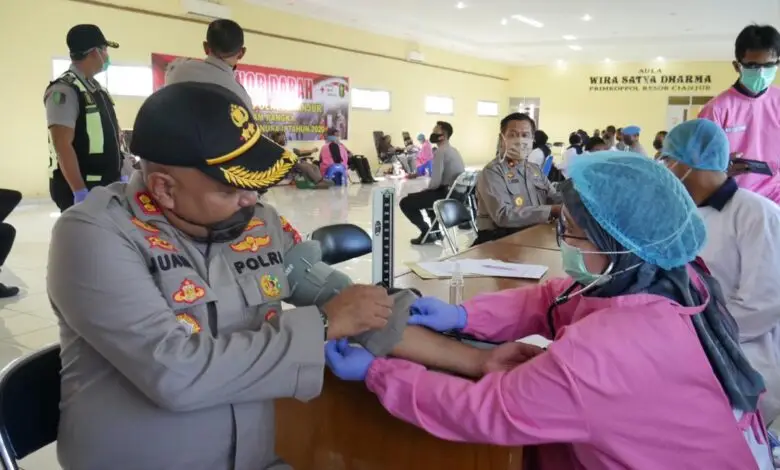 Stok di PMI Kurang, Polres Cianjur Donor Darah
