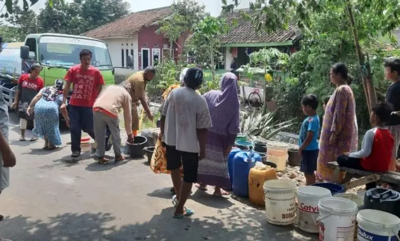 Sumur Mengering, Warga Desa Mekarwangi Kekurangan Air Bersih